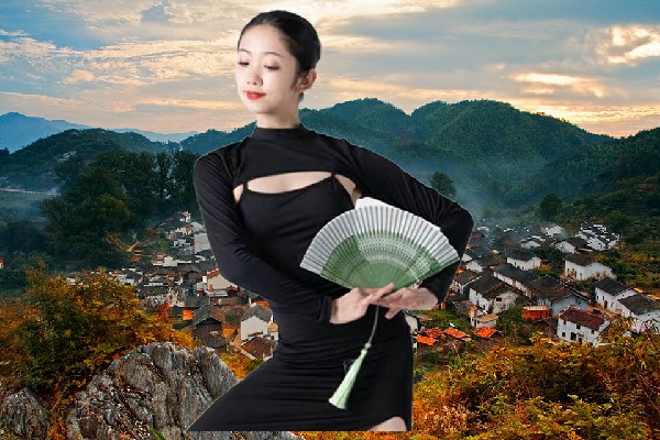 毕凌儿当选苴力镇舞艺吧仙子，黑幕暴露