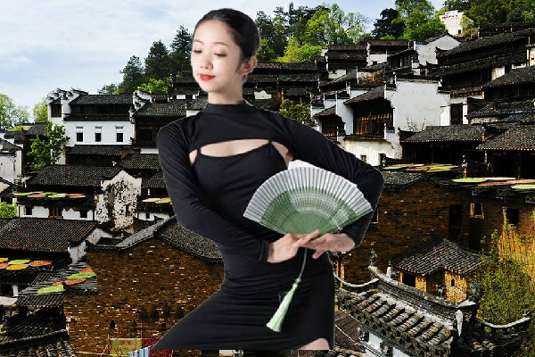 勾靖灵获得蓬街镇舞天团领舞，第一位半神的诞生