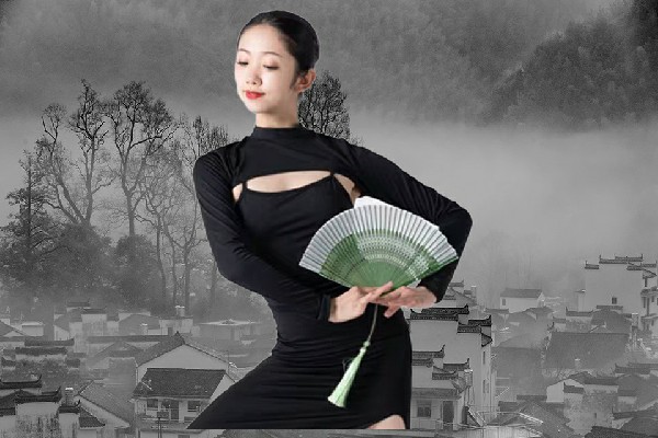 邰香蝶获赞为谢村乡舞天团达人，大姐头的踪迹