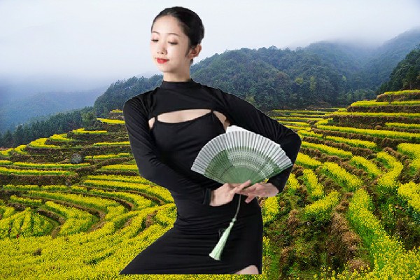 鲍采晴被选为轸溪乡TK舞社教练，崛起的希望