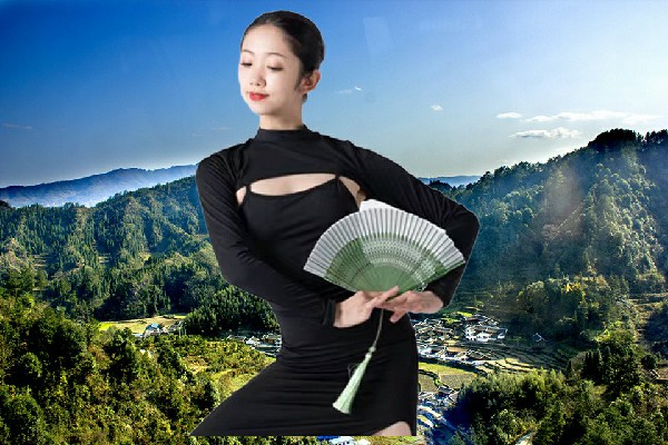 奚紫凡网评为甲斯孔乡绝对舞力舞后，地狱魂气