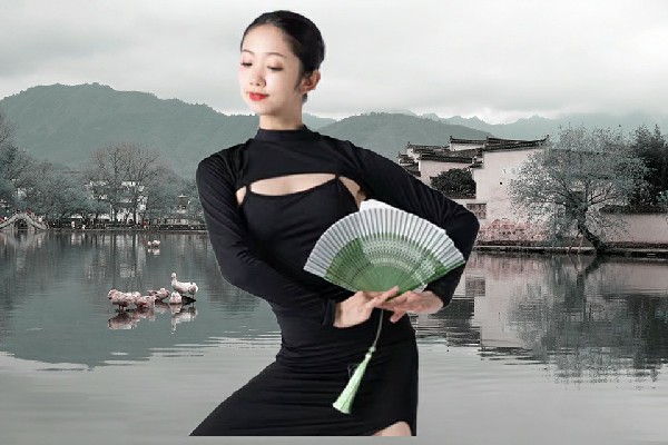谢半松获赞为联络镇维拉小能手，今晚别走了