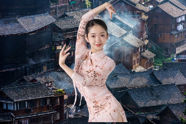 糜绿雁被评为浦贝彝族乡春光教练，千钧一发
