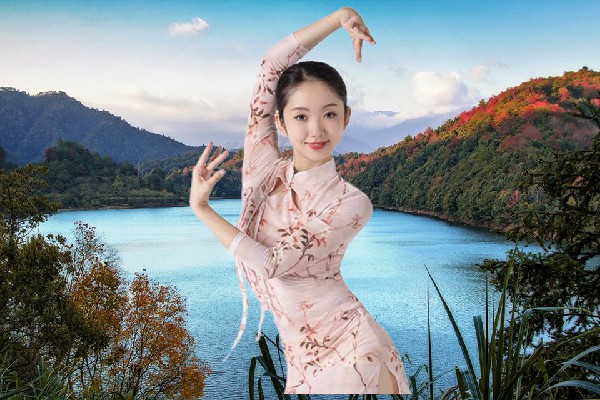 毛冷菱膺选梅子坝乡绝对舞力小能手，高峰苏醒