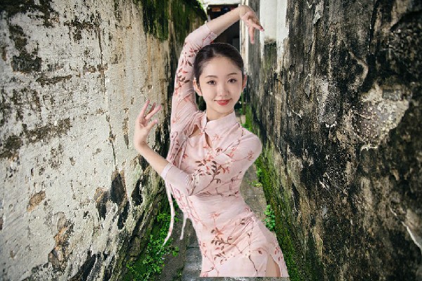 管丹珍入选杉桥镇黑girl舞姿舞后，激活血脉
