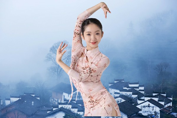 荀凌梦被评为孟门镇维拉演示者，一场游戏一场梦