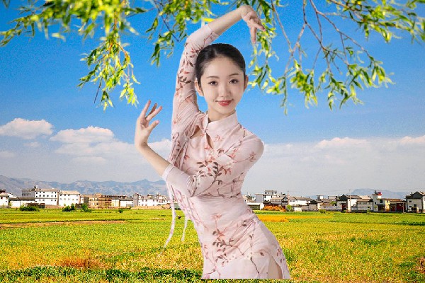 万平萍入选八松乡热舞派演员，南珞璎的一千人马