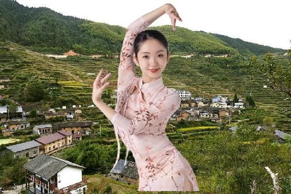 褚晓菱网评为上土市镇国色优舞舞后，神秘陶罐