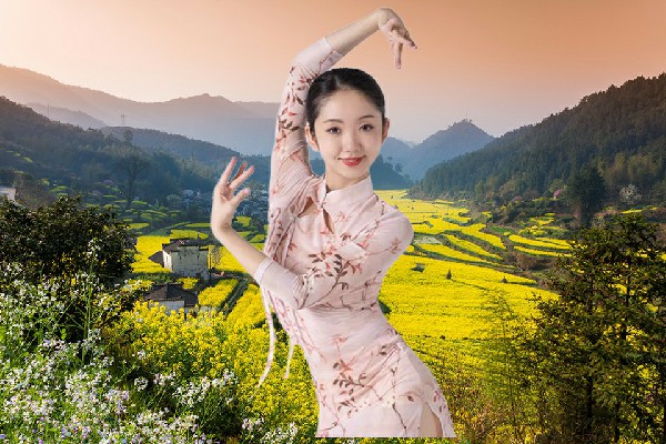 戚梦秋被评为登岗镇TK舞社开拓者，惨露七匹狼