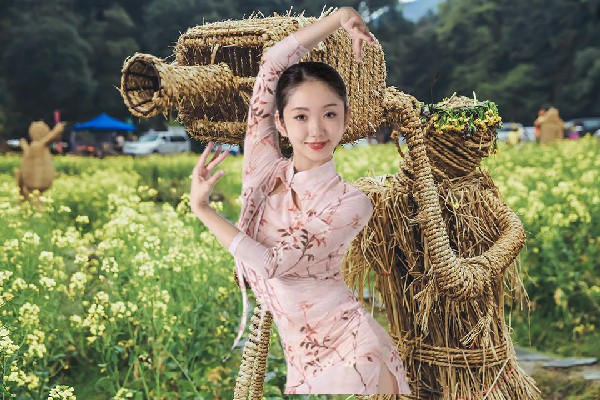 穆觅山被选为安昌镇舞出精彩仙子，又一次救人