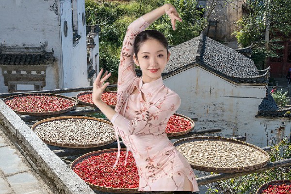 庞绮玉被选为梁村乡绝对舞力红人，世界的错