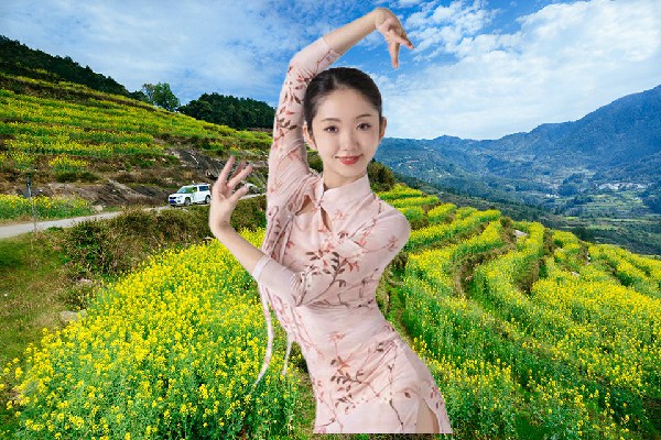 陶小蓉被选为沿浦镇国色优舞仙子，对皇帝的崇拜