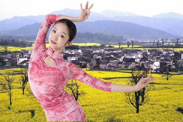 凤夏卉荣获广平乡JM假面热舞演示者，来到母校