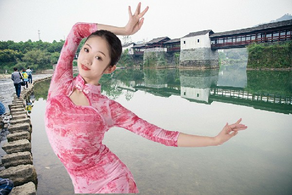 皮访丝斩获王庆坨镇TK舞社领路人，银钩铁画凛然生畏