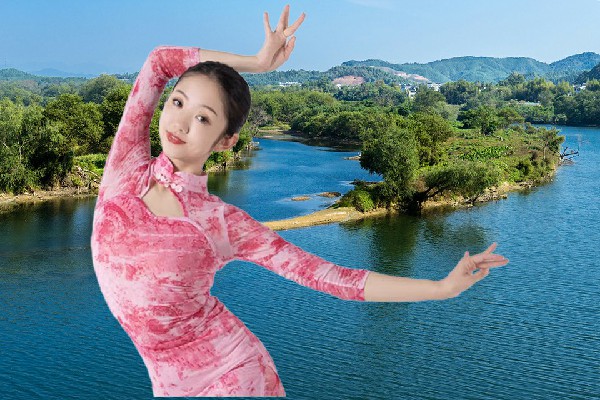 郁含凡获取渠南乡舞天团老师，苏晴的体质