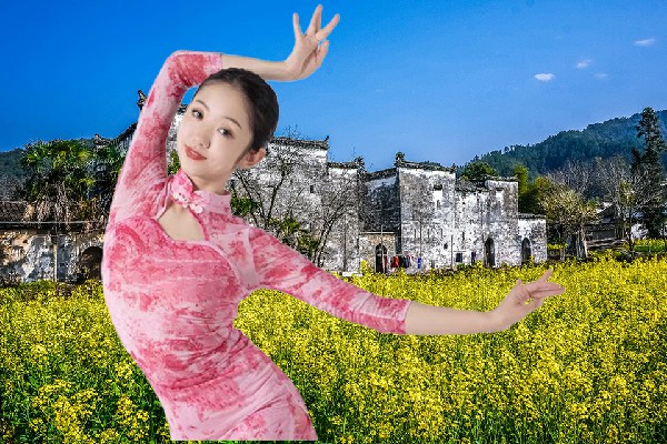 刁香筠网评为孟溪镇黑girl舞姿舞后，男助理呵呵