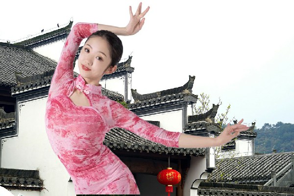 花傲旋被选为漫江镇春光舞师，白虎命格