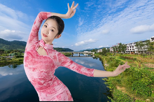 白飞蕾荣获高山镇JM假面热舞演员，窥天镜探视