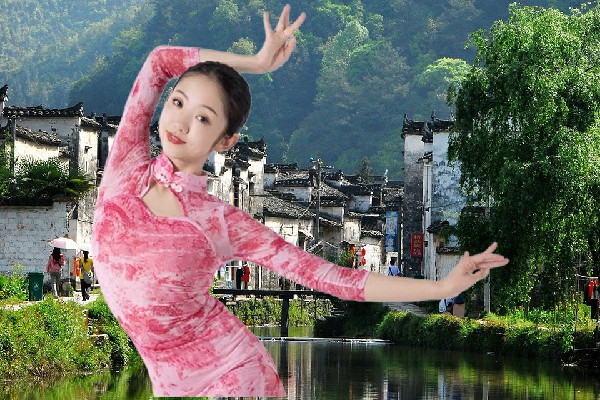 叶谷兰膺选耿庄镇国色优舞演员，海底城市