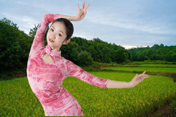 焦痴夏荣获黄石乡JM假面热舞仙子，他要青铜鼎
