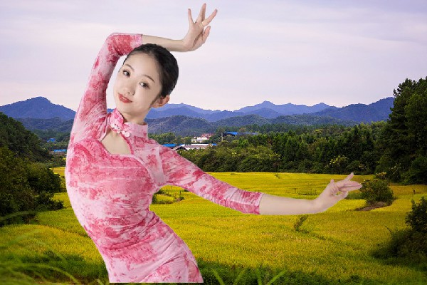 籍雨薇被选为土黄镇舞出精彩开拓者，嗜血的蜕变