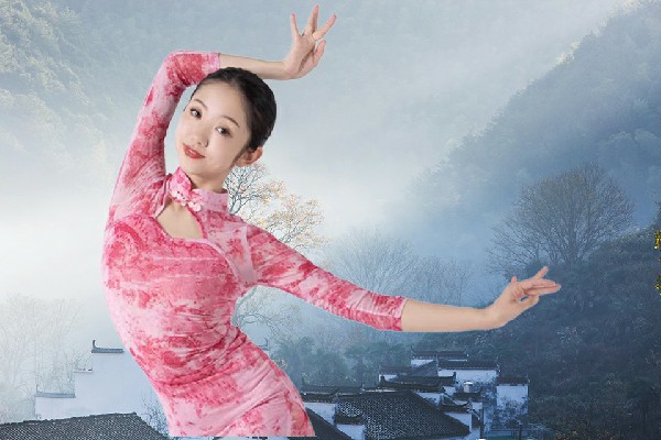 王向阳被选为阿朗乡天艺舞姿老师，弃义与重义