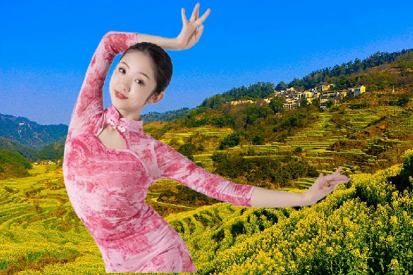 冯碧绿当选万峪河乡春光舞后，百相易容术