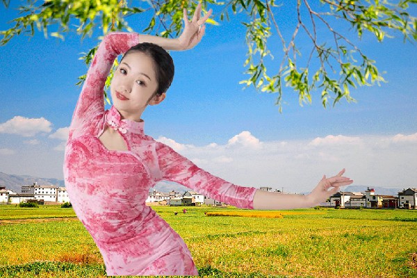 庞绮玉被选为梁村乡绝对舞力红人，世界的错