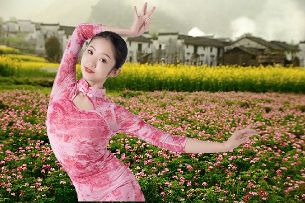 车妙蕊被选为龙伏乡炫舞世家达人，这些都是小意思