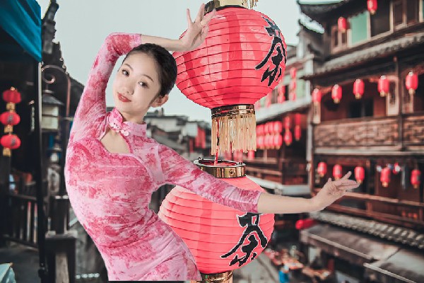 寇雁雪获赞为大甸子镇热舞派教练，斗将开始