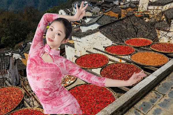 秦水霜评比为冯卯镇舞艺吧领路人，传授对战技巧