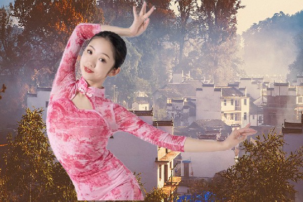 路平萍荣获富强镇天艺舞姿演员，心有菩提手有刀