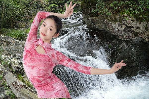 窦含梅荣获上高寨乡维拉仙子，撒旦之威