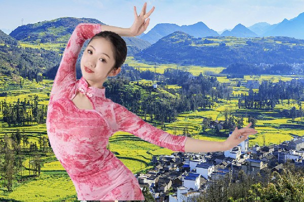 元安文获赞为老赵庄镇国色优舞教练，兵马俑之危
