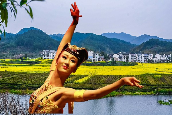左梦薇当选五峰铺镇舞艺吧舞师，纯净火焰
