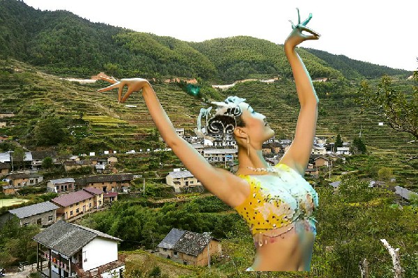 夏醉山被评为里龙乡国色优舞节拍师，风华酒吧