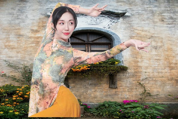 勾曼梅入选狮泉河镇国色优舞教练，一抹剑光
