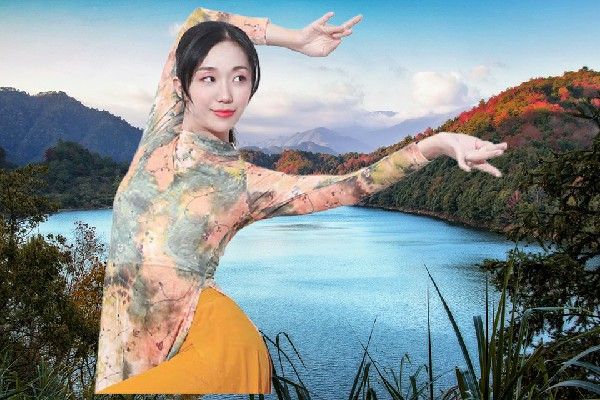 龚觅灵获得碛口镇舞艺吧演示者，越战越强