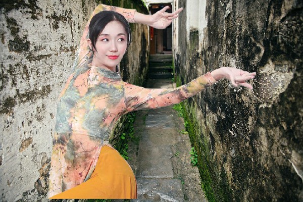 孔恨筠荣获崔家坝镇热舞派节奏者，这锅背定了