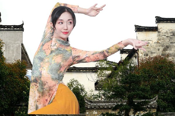 边芷蝶获赞为豫海镇国色优舞骨干，四美相伴
