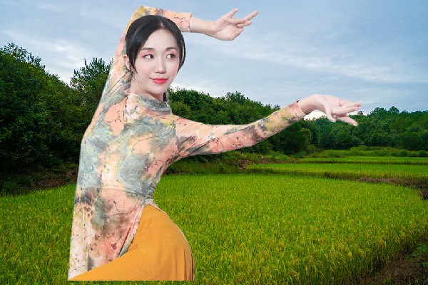 邵恨灵获评旺茂镇天艺舞姿舞师，背后的大人物