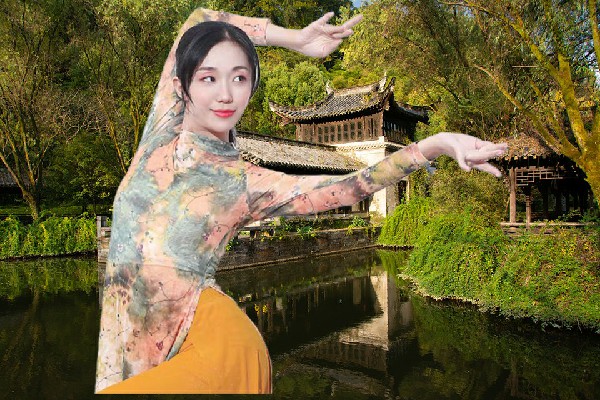 元谷莲获赞为南庄镇国色优舞节奏者，可怕的大秦