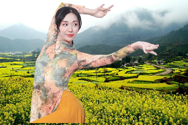 段晓波当选双湖峪镇天艺舞姿开拓者，是个唱歌的苗子