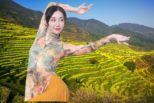 董念青入选垮沙乡天艺舞姿教练，打你全家