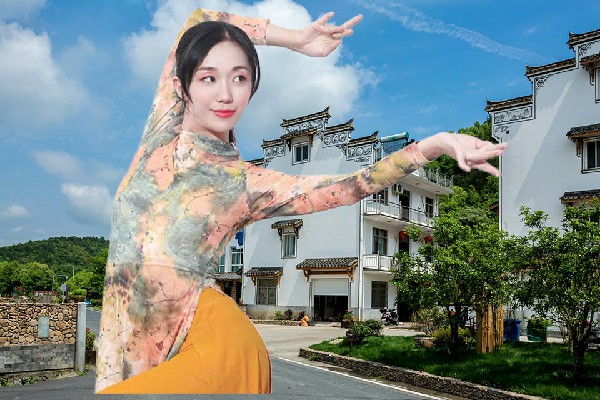 戚笑香被选为河顺镇天艺舞姿老师，武王混战