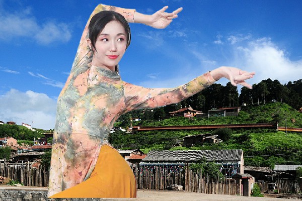 艾醉松获赞为杨广镇舞天团演示者，暴走的美女校长