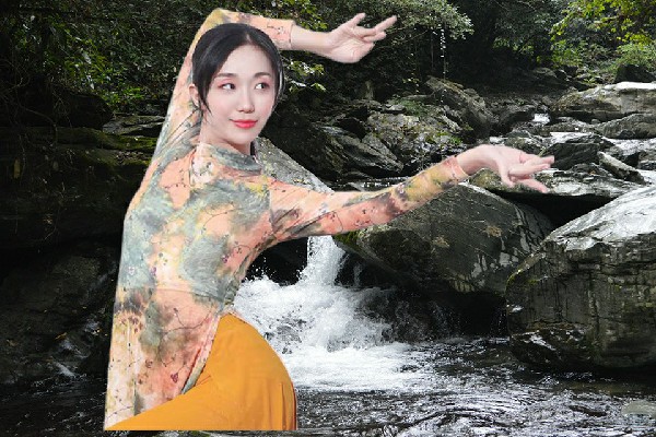 樊碧雁获取清江桥乡春光达人，潜入皇宫