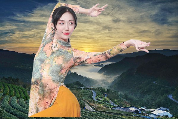 冯幻蓝斩获汤南镇舞艺吧节拍师，他是李扬