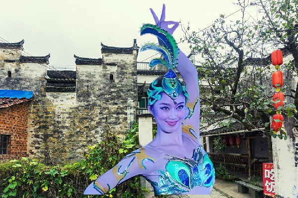 毕凌儿当选苴力镇舞艺吧仙子，黑幕暴露