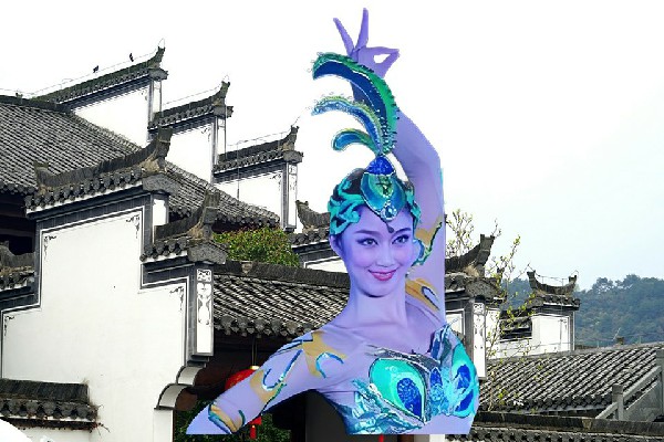 云向露被评为坪定乡舞天团仙子，萧晨的身份